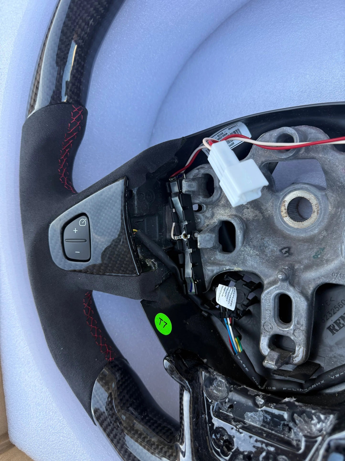 Volant Carbone Clio 4 RS – Surpiqûres Rouges & Repère Central Rouge FlexOAuto