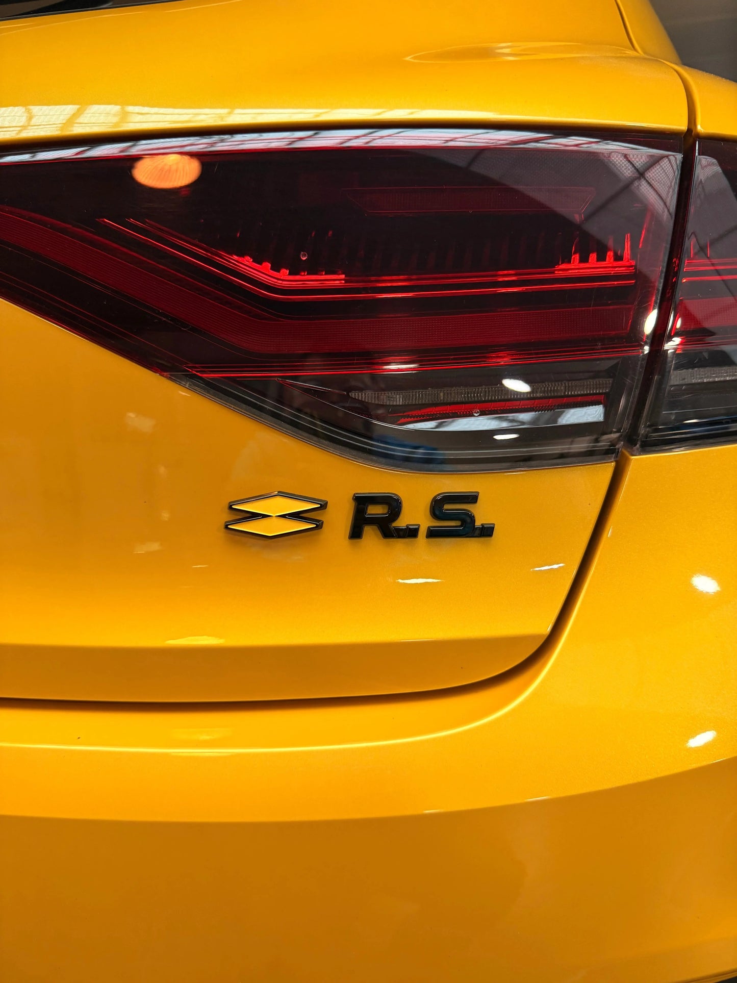 Emblême RS "Renault Sport" Universel FlexOAuto