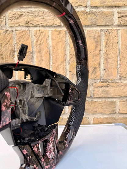 Volant Carbone Forgé Rose – Renault Mégane 3 RS (Shift-Light intégré) FlexOAuto