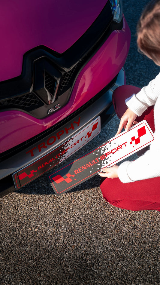 Cache plaque Renault Sport Rouge & Noir | Édition Racing FlexOauto FlexOAuto