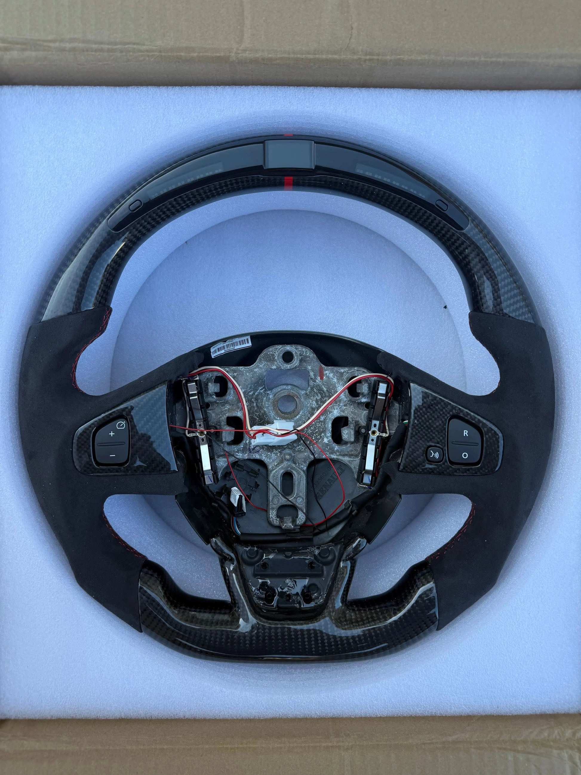 Volant Carbone LED Shift Light – Clio 4 RS (Surpiqûres & repère rouge) FlexOAuto