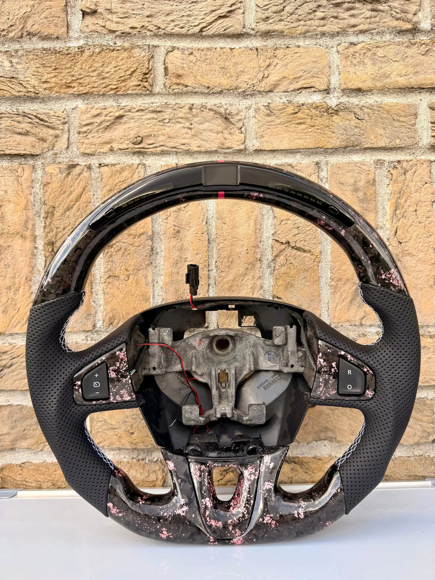 Volant Carbone Forgé Rose – Renault Mégane 3 RS (Shift-Light intégré) FlexOAuto