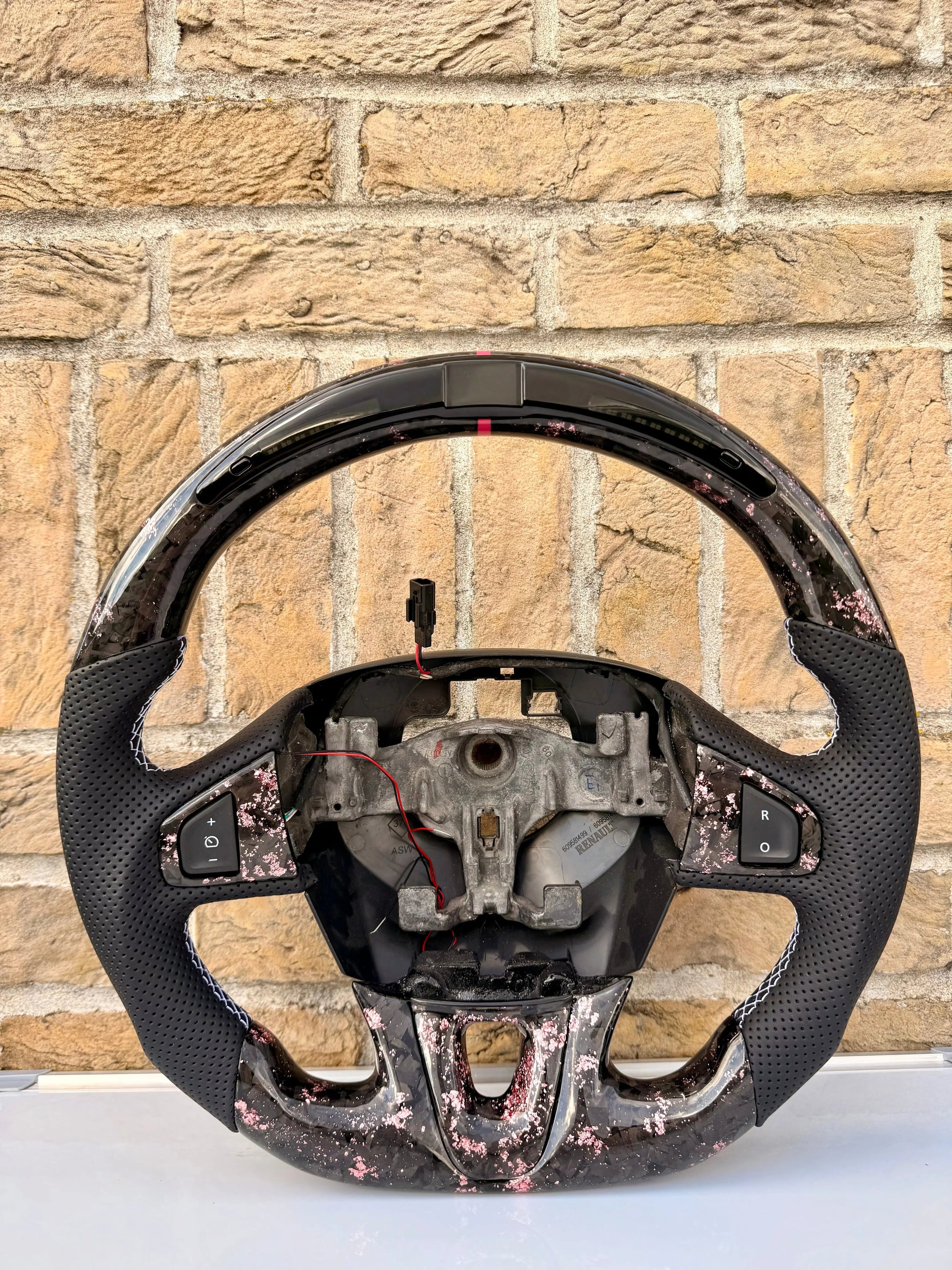 Volant Carbone Forgé Rose – Renault Mégane 3 RS (Shift-Light intégré) FlexOAuto