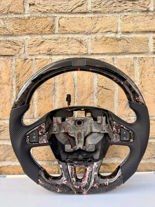 Volant Carbone Forgé Rose – Renault Mégane 3 RS (Shift-Light intégré) FlexOAuto