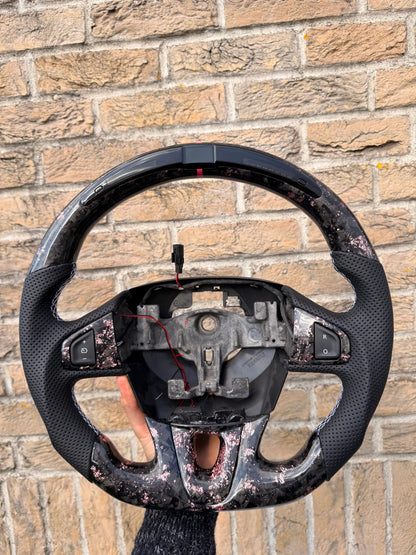 Volant Carbone Forgé Rose – Renault Mégane 3 RS (Shift-Light intégré) FlexOAuto