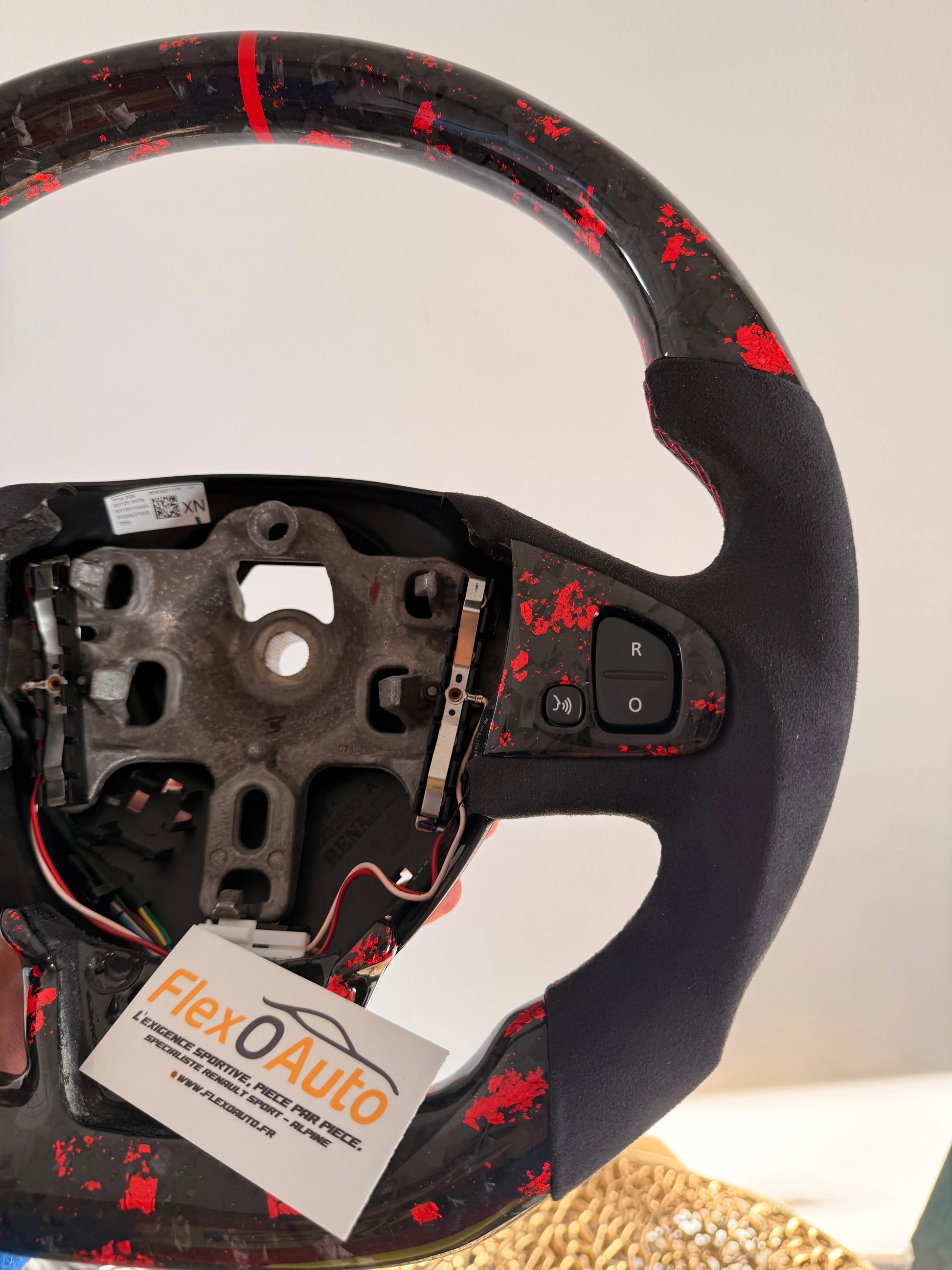 Volant Clio 4 RS Carbone Forgé Rouge – Alcantara FlexOAuto