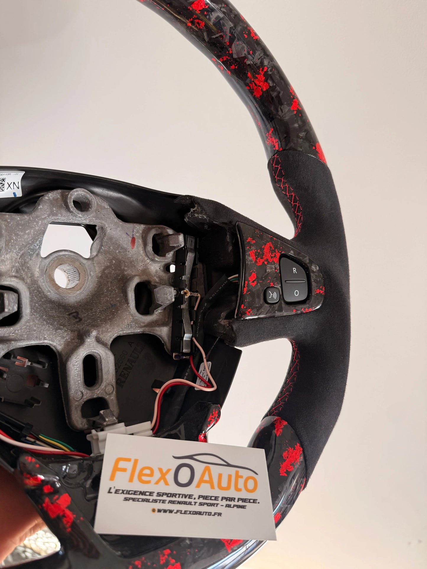 Volant Clio 4 RS Carbone Forgé Rouge – Alcantara FlexOAuto
