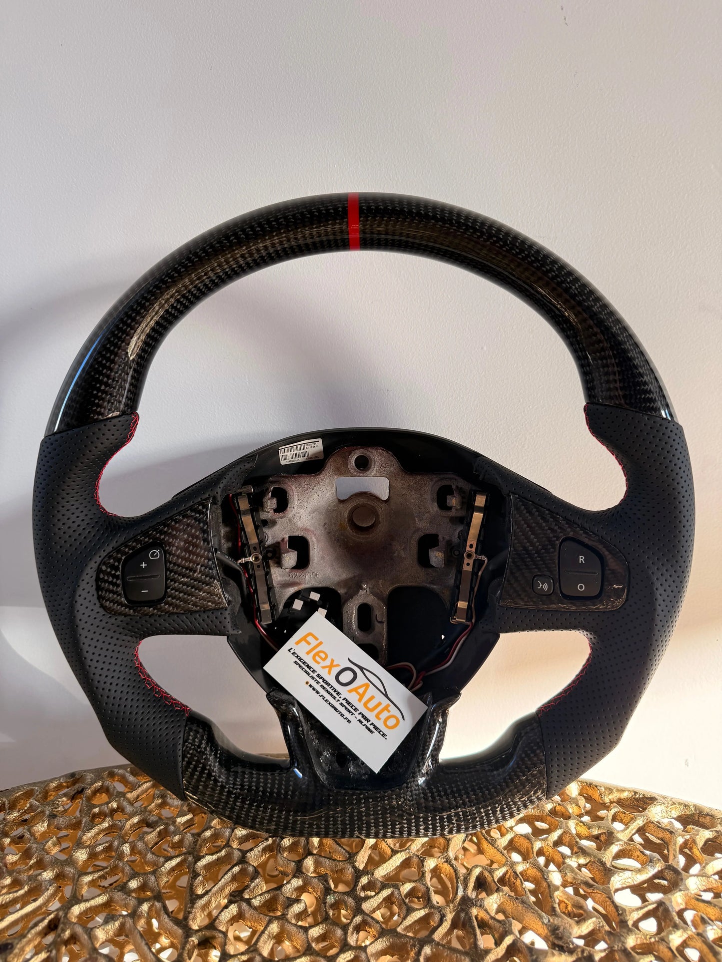 Volant Clio 4 RS Carbone – Cuir Perforé FlexOAuto