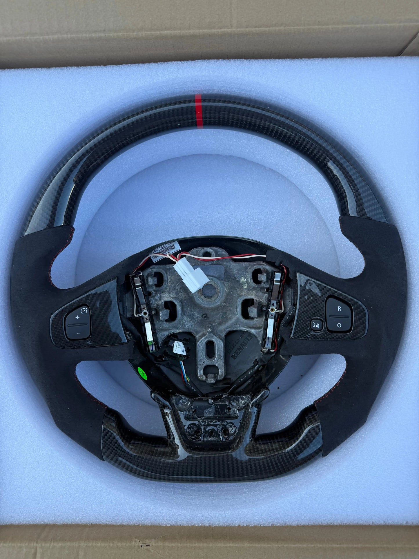 Volant Carbone Clio 4 RS – Surpiqûres Rouges & Repère Central Rouge FlexOAuto