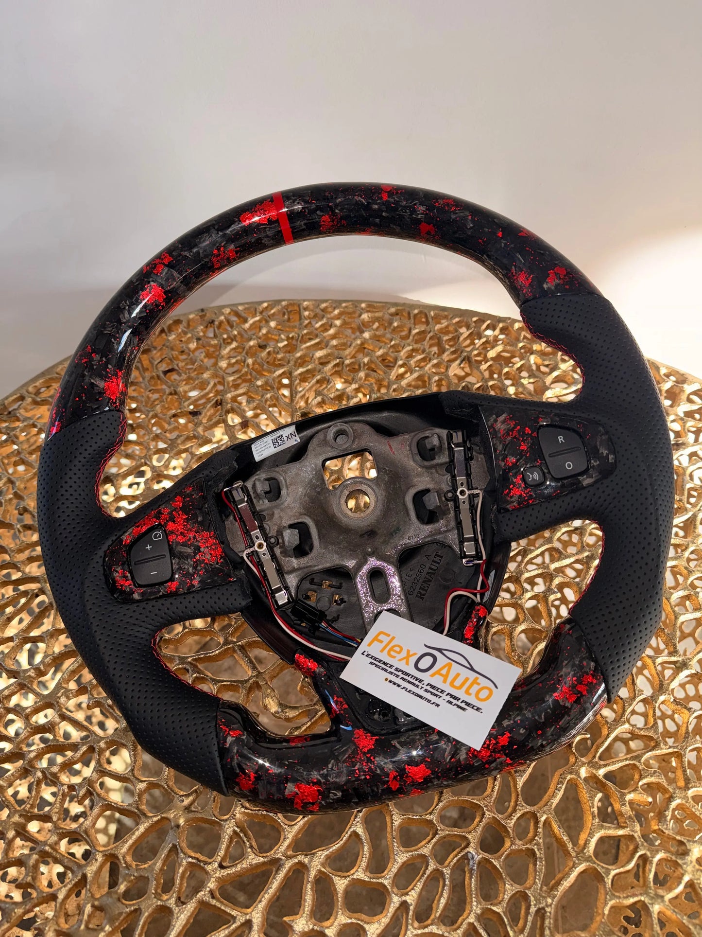 Volant Clio 4 RS Carbone Forgé Rouge – Cuir Perforé FlexOAuto