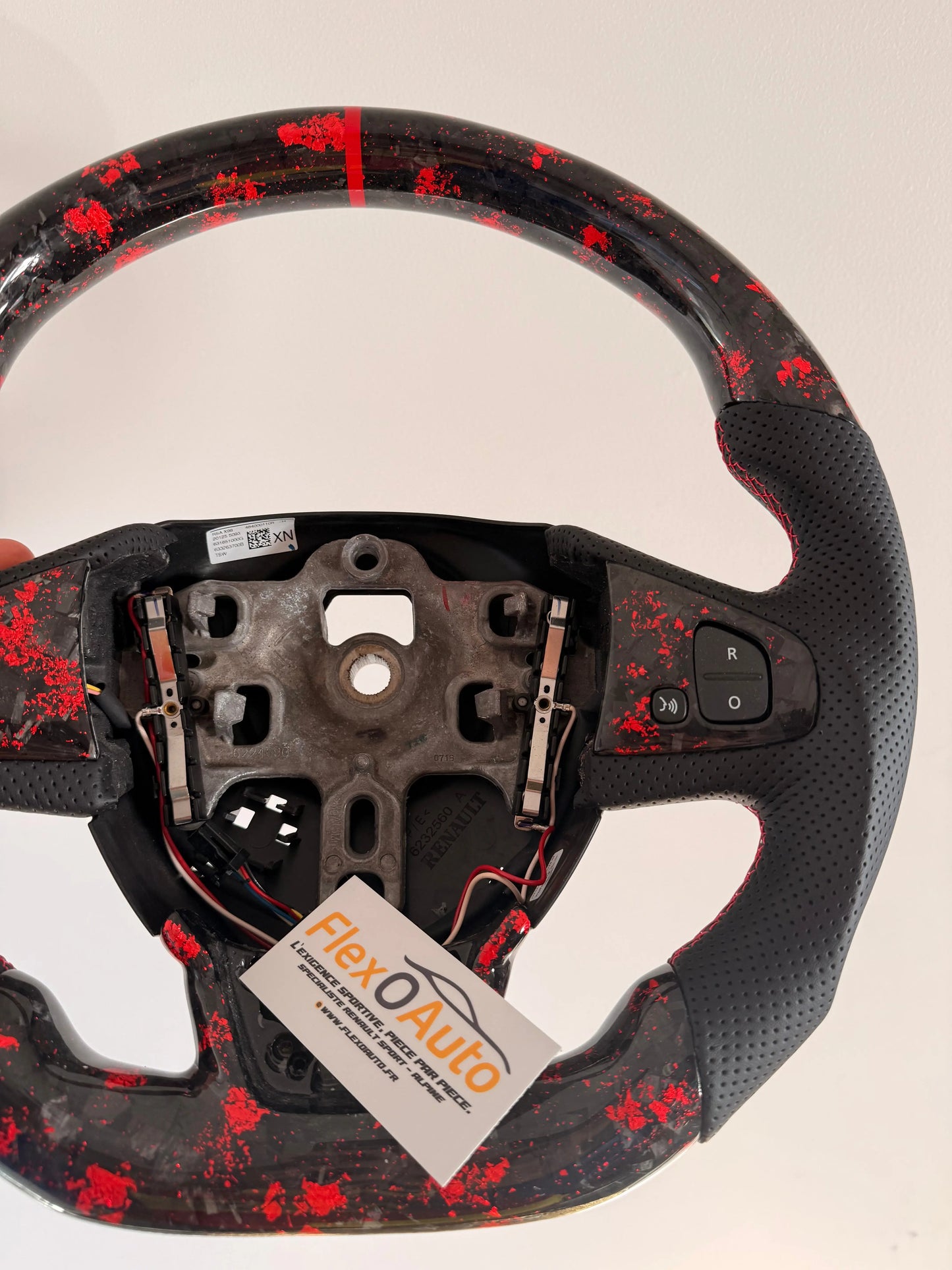 Volant Clio 4 RS Carbone Forgé Rouge – Cuir Perforé FlexOAuto
