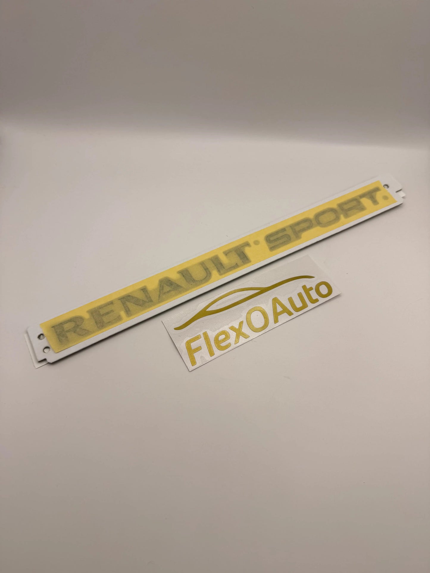 Logo “RENAULT SPORT” noir – Arrière hayon Clio 4 RS / Gamme Renault Sport FlexOAuto