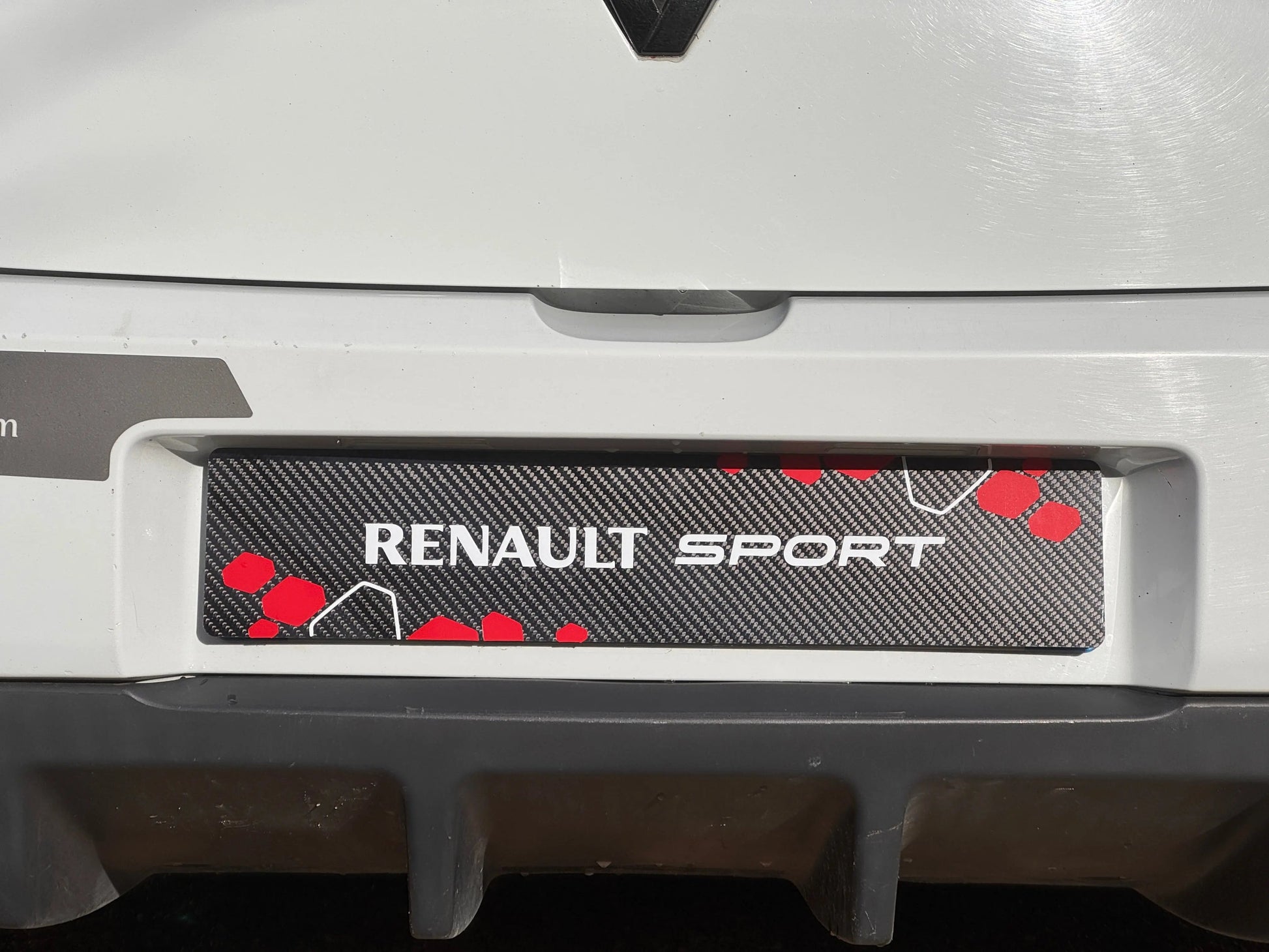 Cache Plaque Carbone Sur Mesure FlexOAuto